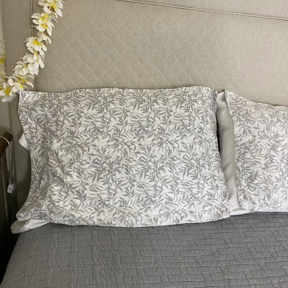 Perry Ellis Portfolio modern comforter gray lightweight Queen